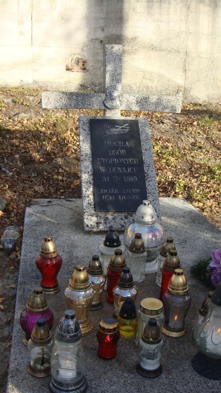 Jazowsko cmentarz stare nagrobki 435