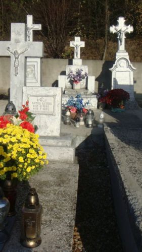 Jazowsko cmentarz stare nagrobki 460
